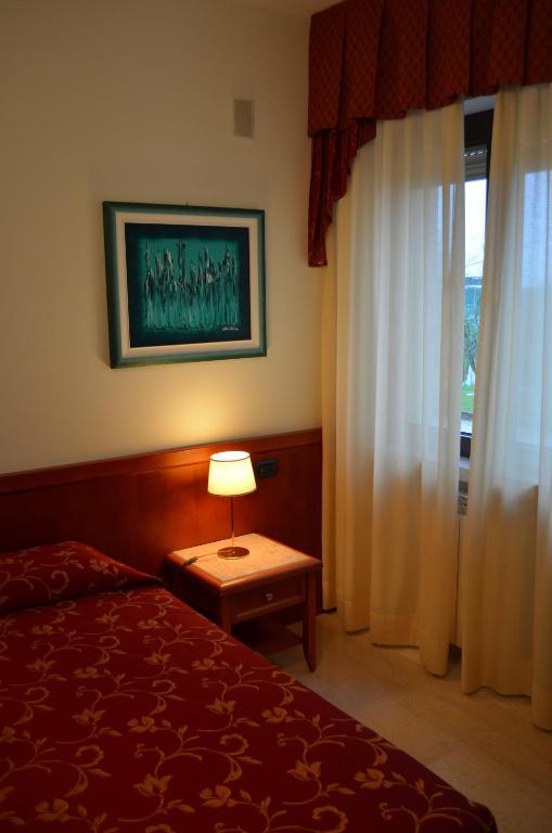 Hotel Olioso 페스키에라델가르다 객실 사진