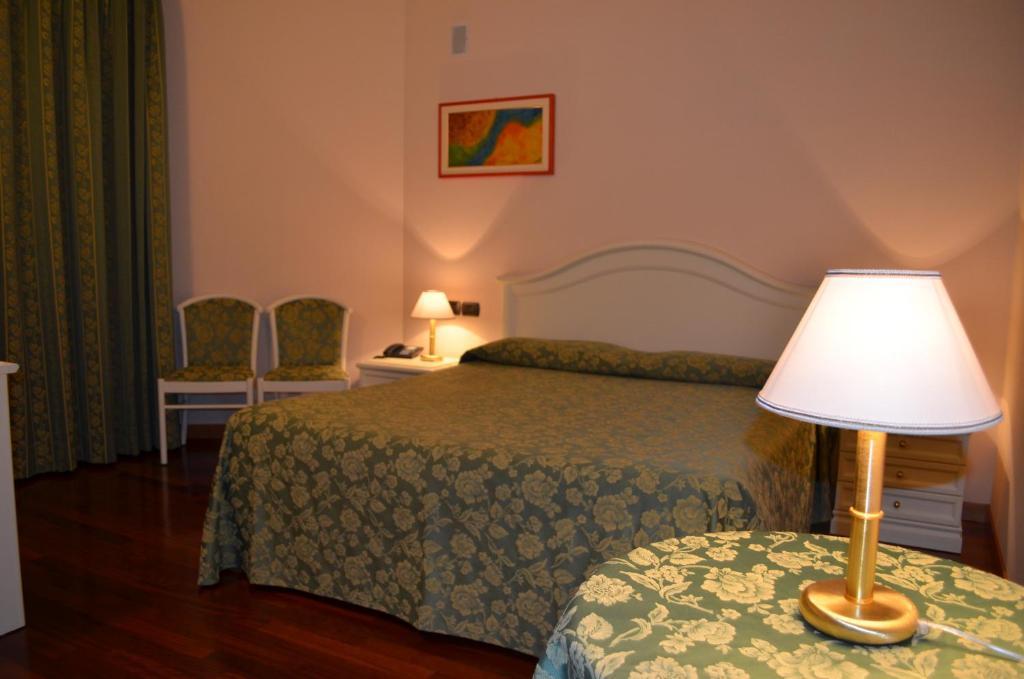 Hotel Olioso 페스키에라델가르다 객실 사진