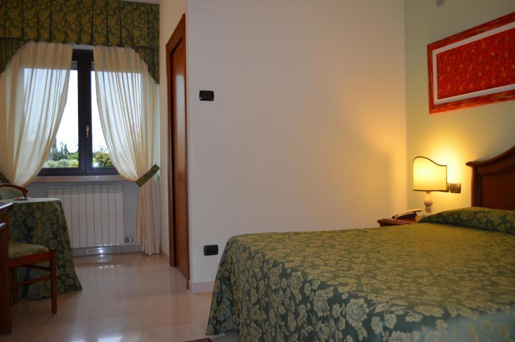 Hotel Olioso 페스키에라델가르다 객실 사진