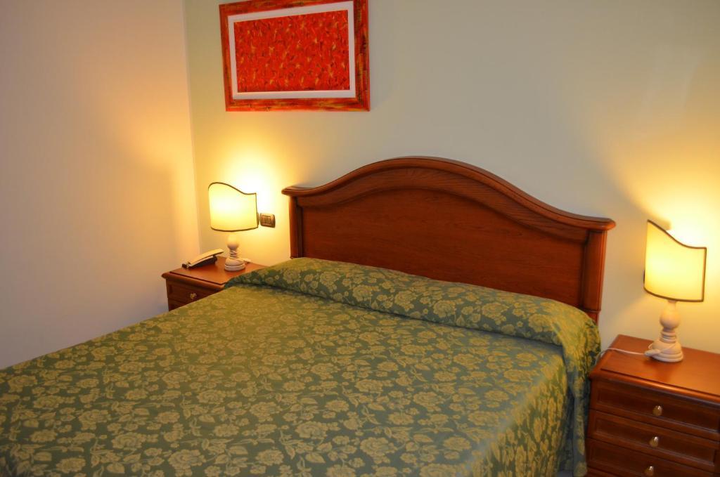 Hotel Olioso 페스키에라델가르다 객실 사진