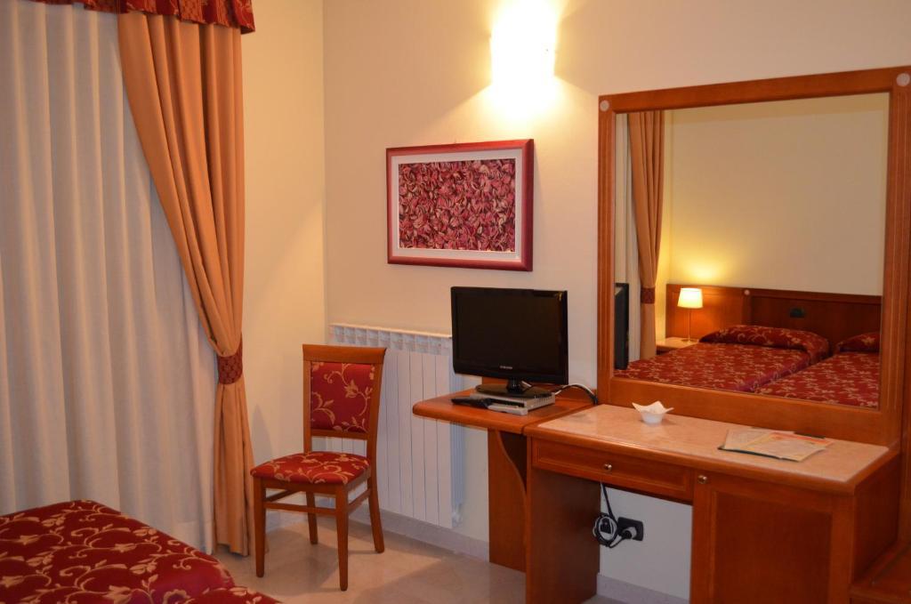 Hotel Olioso 페스키에라델가르다 객실 사진