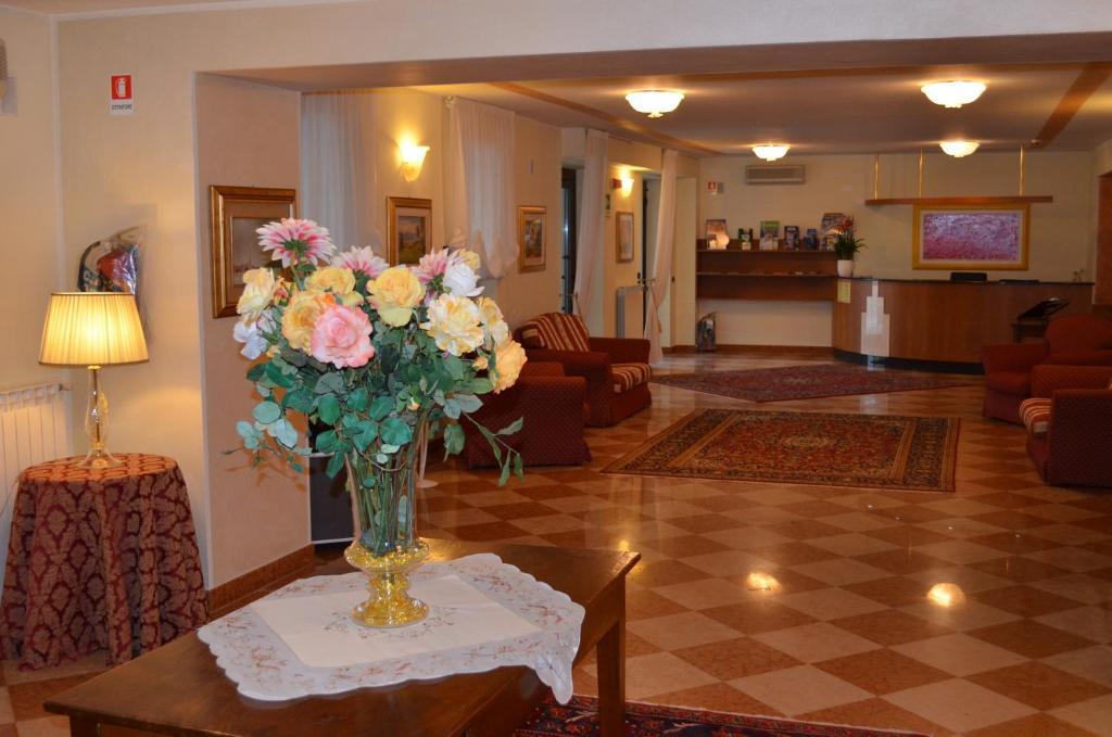 Hotel Olioso 페스키에라델가르다 외부 사진