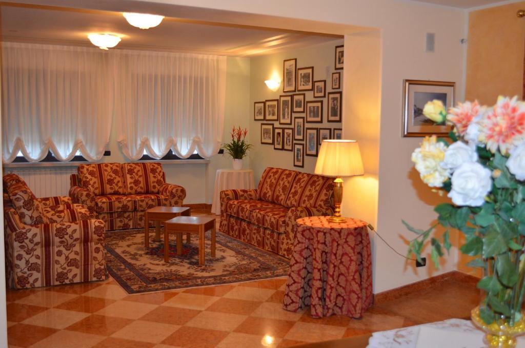 Hotel Olioso 페스키에라델가르다 외부 사진