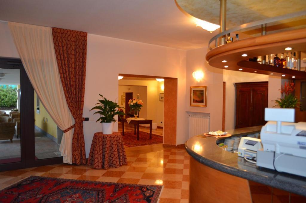 Hotel Olioso 페스키에라델가르다 외부 사진