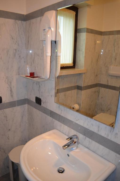 Hotel Olioso 페스키에라델가르다 외부 사진