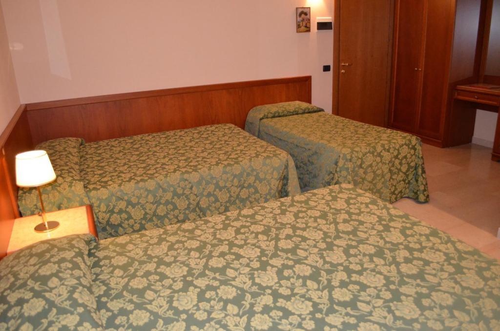 Hotel Olioso 페스키에라델가르다 객실 사진