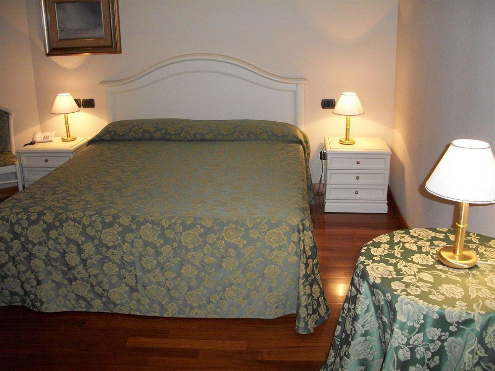 Hotel Olioso 페스키에라델가르다 외부 사진