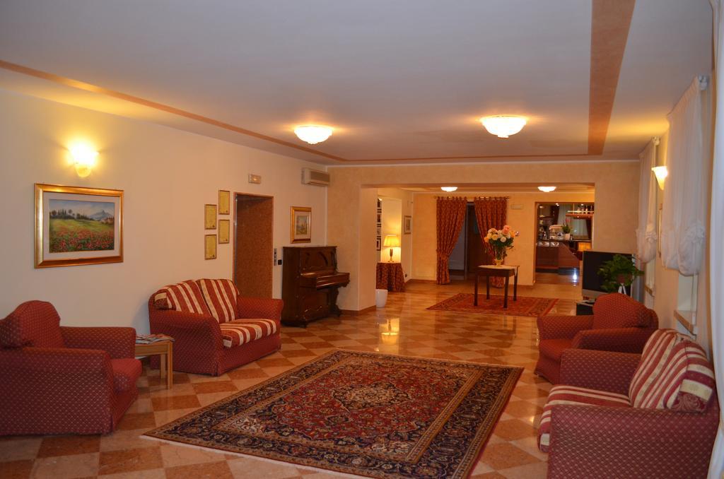 Hotel Olioso 페스키에라델가르다 외부 사진
