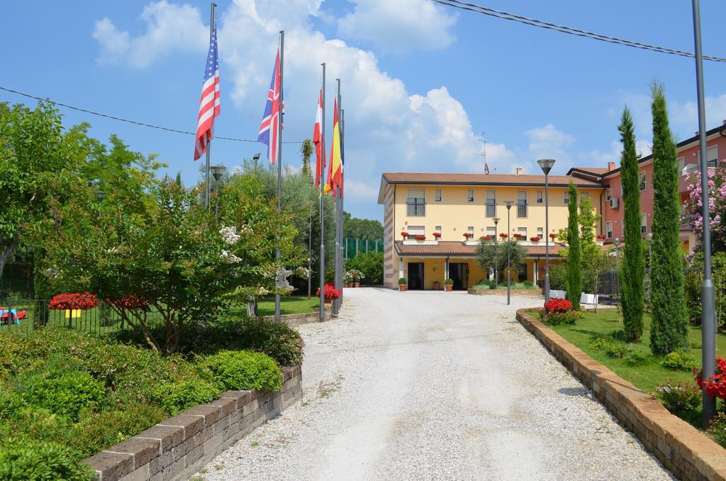 Hotel Olioso 페스키에라델가르다 외부 사진