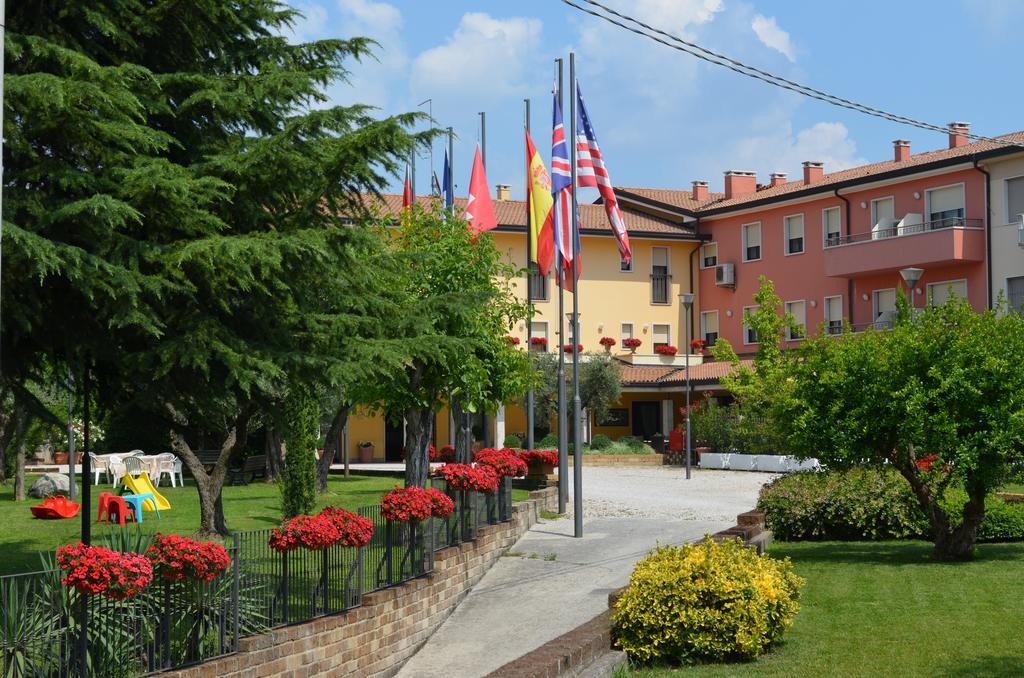 Hotel Olioso 페스키에라델가르다 외부 사진