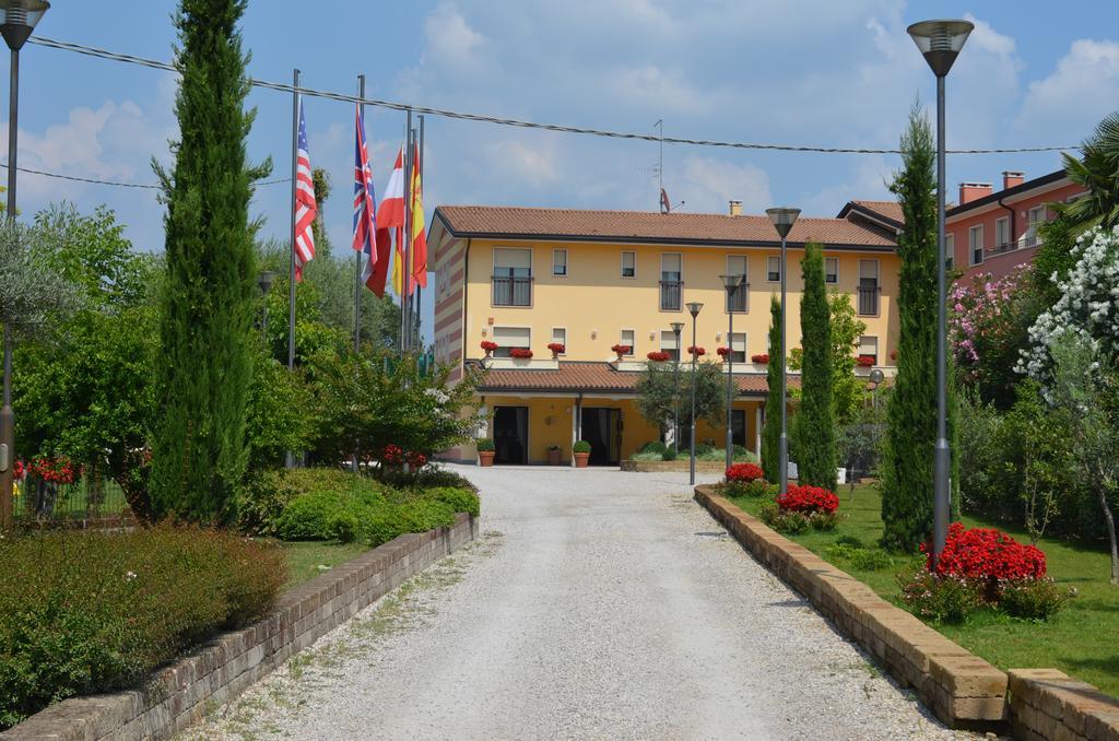 Hotel Olioso 페스키에라델가르다 외부 사진
