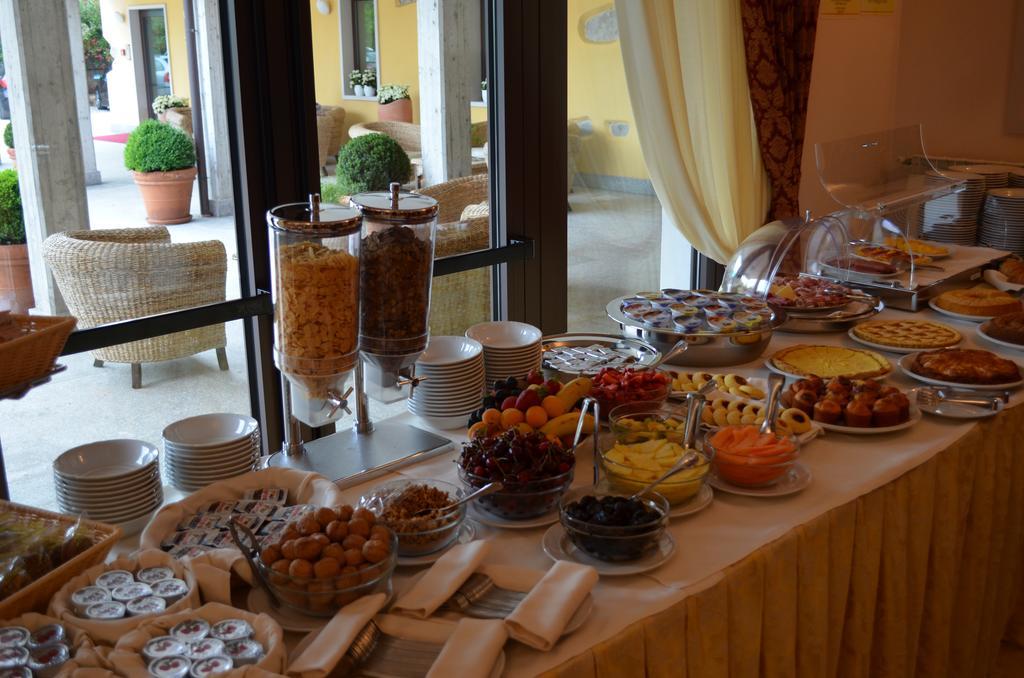 Hotel Olioso 페스키에라델가르다 외부 사진