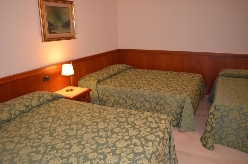 Hotel Olioso 페스키에라델가르다 객실 사진